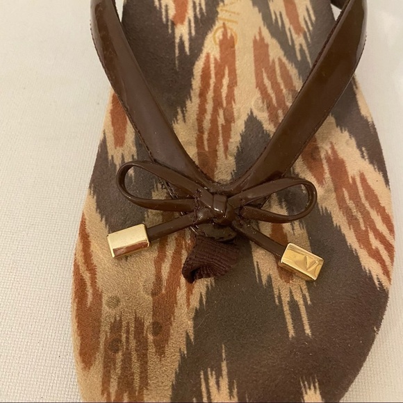 Vionic Bella Bow Toe Post Brown Ikat Sandals - 7 - Picture 4 of 14